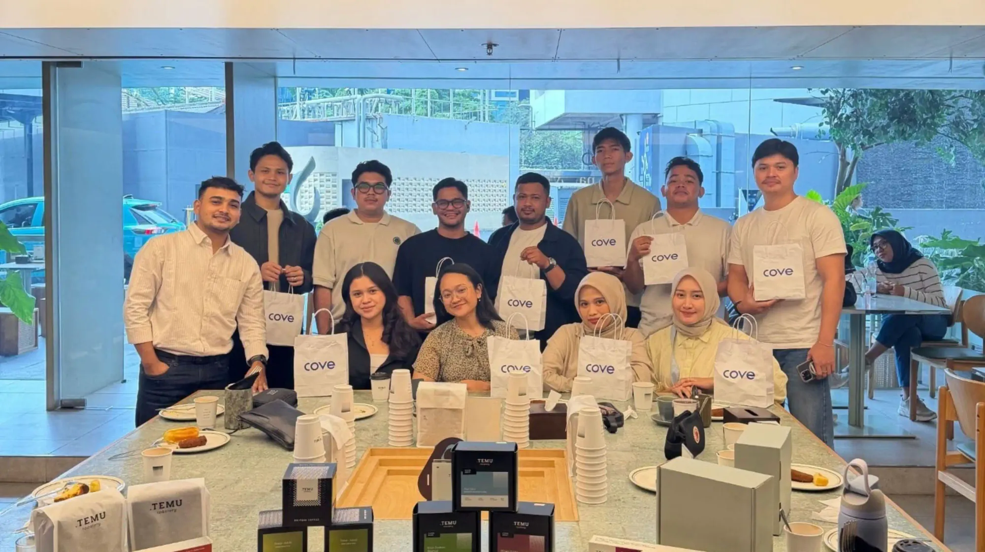 Gambarkan Aku Latte dengan Titik Temu